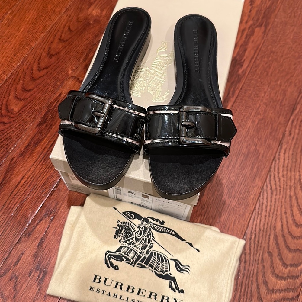 Burberry flats